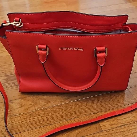 Michael Kors Medium Selma Bag - Picture 2 of 16